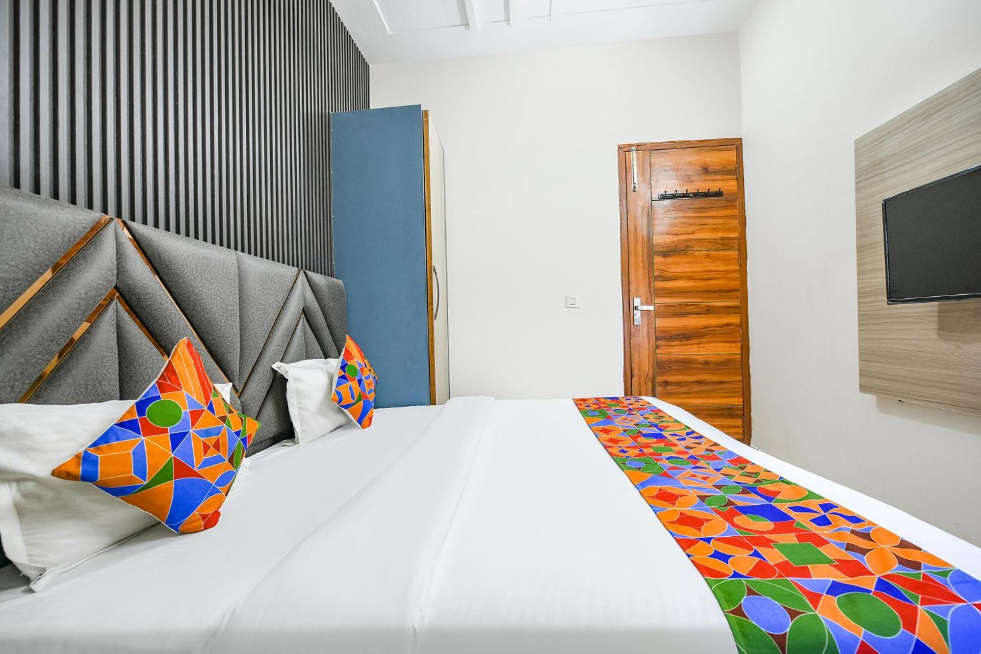 Fabhotel K9 Stay ลูดิฮานา ภายนอก รูปภาพ